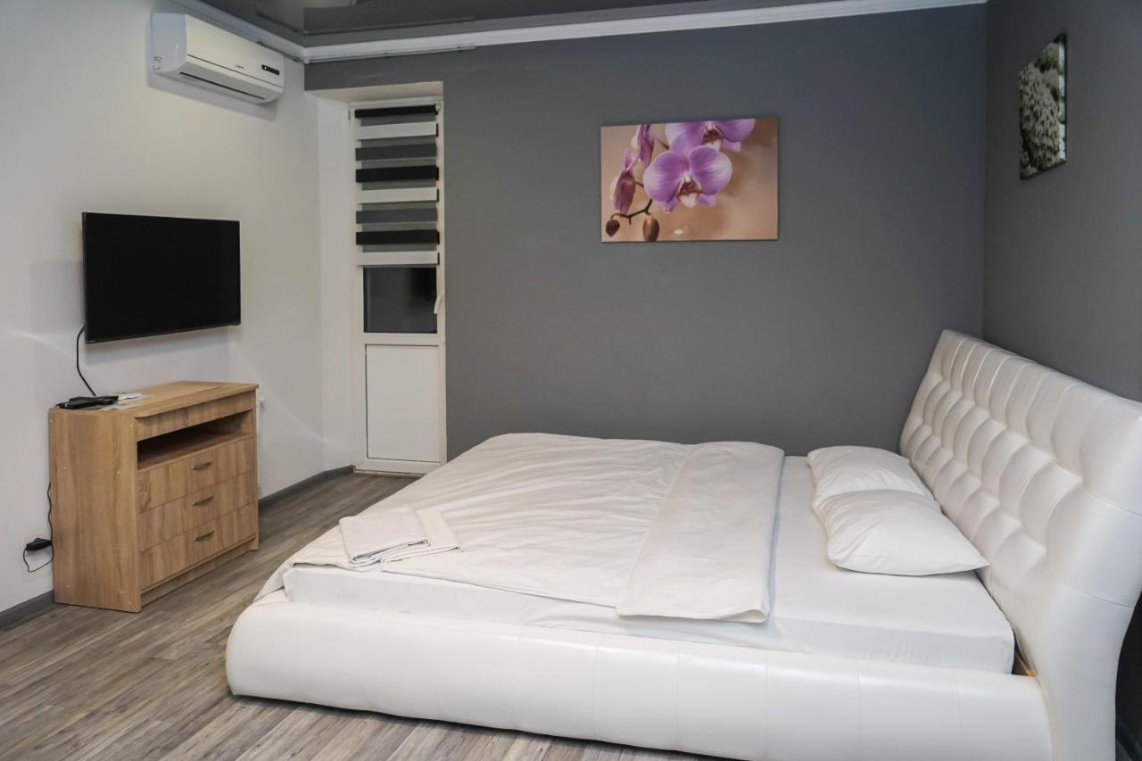 Cozy Apartment In A New Building Close To The Downtown Kyiv Exterior photo